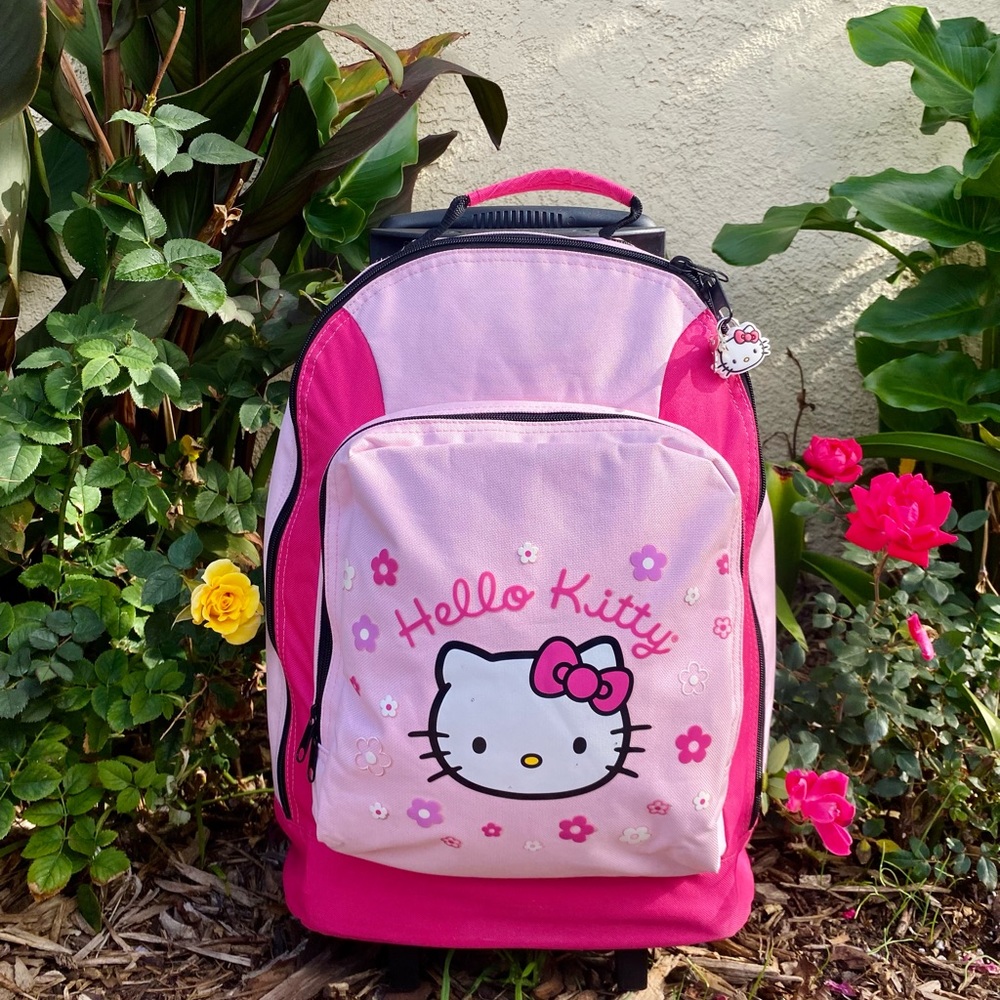 Hello Kitty “Pinkie Promise” Luggage